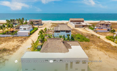 Elegante Casa Familiar Frente al Mar en Palmarito