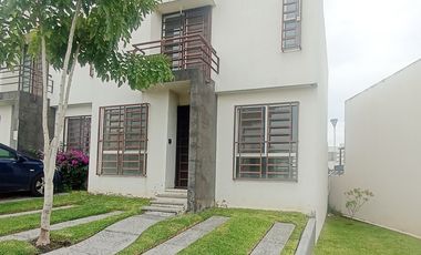 Casa en Venta con alberca en Xochitepec, Morelos