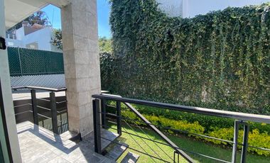 EXCLUSIVA RESIDENCIA EN MODERNO CONDOMINIO