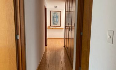 EXCLUSIVA RESIDENCIA EN MODERNO CONDOMINIO