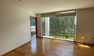 EXCLUSIVA RESIDENCIA EN MODERNO CONDOMINIO