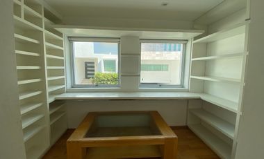 EXCLUSIVA RESIDENCIA EN MODERNO CONDOMINIO