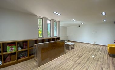 EXCLUSIVA RESIDENCIA EN MODERNO CONDOMINIO