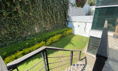 EXCLUSIVA RESIDENCIA EN MODERNO CONDOMINIO