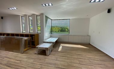 EXCLUSIVA RESIDENCIA EN MODERNO CONDOMINIO