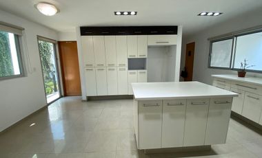 EXCLUSIVA RESIDENCIA EN MODERNO CONDOMINIO