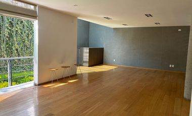 EXCLUSIVA RESIDENCIA EN MODERNO CONDOMINIO