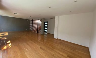 EXCLUSIVA RESIDENCIA EN MODERNO CONDOMINIO