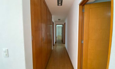 EXCLUSIVA RESIDENCIA EN MODERNO CONDOMINIO