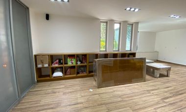 EXCLUSIVA RESIDENCIA EN MODERNO CONDOMINIO