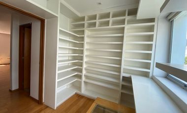 EXCLUSIVA RESIDENCIA EN MODERNO CONDOMINIO