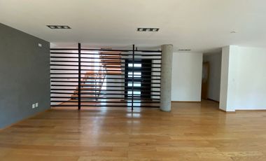 EXCLUSIVA RESIDENCIA EN MODERNO CONDOMINIO