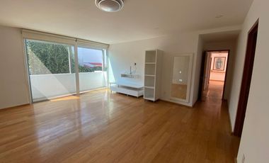 EXCLUSIVA RESIDENCIA EN MODERNO CONDOMINIO