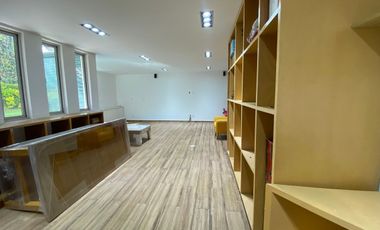 EXCLUSIVA RESIDENCIA EN MODERNO CONDOMINIO