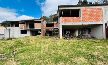 Casa en venta frente a Fraccionamiento La Orduña- 2,500 m2 de Terreno