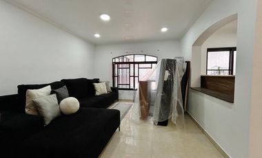 LAS ALAMEDAS CASA EN VENTA FRENTE A PARQUE