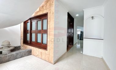 LAS ALAMEDAS CASA EN VENTA FRENTE A PARQUE