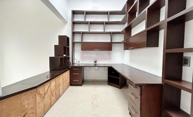 LAS ALAMEDAS CASA EN VENTA FRENTE A PARQUE