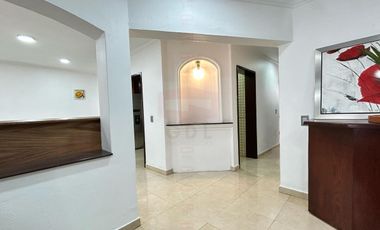 LAS ALAMEDAS CASA EN VENTA FRENTE A PARQUE