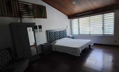 AMPLIA CASA SOBRE AV. GUADALUPE. IDEAL PARA VIVIENDA O NEGOCIO