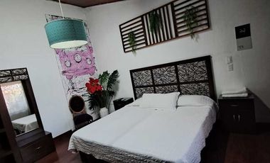 AMPLIA CASA SOBRE AV. GUADALUPE. IDEAL PARA VIVIENDA O NEGOCIO