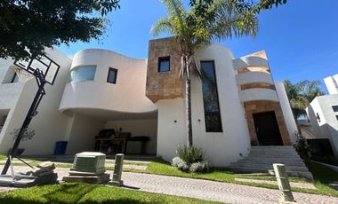 CASA EN VENTA EN PEDREGAL 1