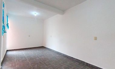 Venta de casa en condominio en San Pablo Autopan, con 3 recámaras