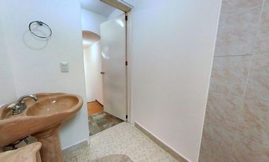 Venta de casa en condominio en San Pablo Autopan, con 3 recámaras