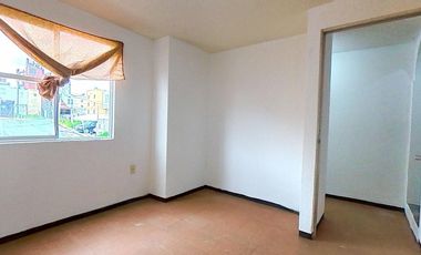 Venta de casa en condominio en San Pablo Autopan, con 3 recámaras