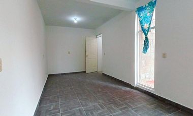 Venta de casa en condominio en San Pablo Autopan, con 3 recámaras