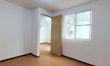 Venta de casa en condominio en San Pablo Autopan, con 3 recámaras