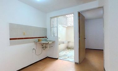 Venta de casa en condominio en San Pablo Autopan, con 3 recámaras