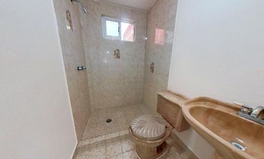 Venta de casa en condominio en San Pablo Autopan, con 3 recámaras