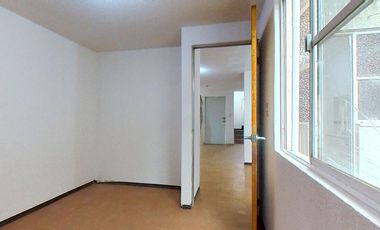 Venta de casa en condominio en San Pablo Autopan, con 3 recámaras