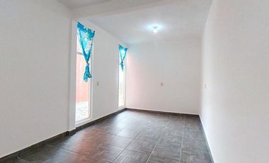 Venta de casa en condominio en San Pablo Autopan, con 3 recámaras