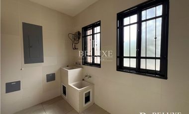 ALQUILER DE CASA CON LINEA BLANCA EN EMBASSY CLUB, CLAYTON (8)