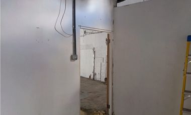 TUMBA MUERTO / LOCAL COMERCIAL / 269M / DIVISIONES / SOBRE VIA