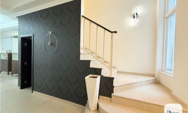 Venta de Casa en Altos de Panamá