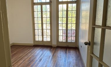 Amplio Depto de 100 mts2, 2 Piezas grandes en Uruguay 470