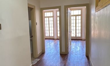 Amplio Depto de 100 mts2, 2 Piezas grandes en Uruguay 470