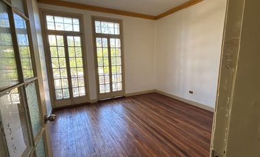 Amplio Depto de 100 mts2, 2 Piezas grandes en Uruguay 470