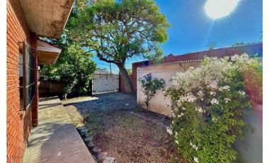 VENTA - Casa 3 amb, espaciosa con patio y cochera - Zona Puerto