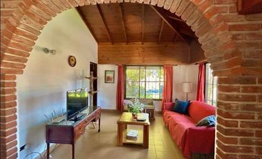 VENTA - Casa 3 amb, espaciosa con patio y cochera - Zona Puerto