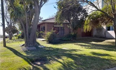 VENTA - Casa 3 amb, espaciosa con patio y cochera - Zona Puerto