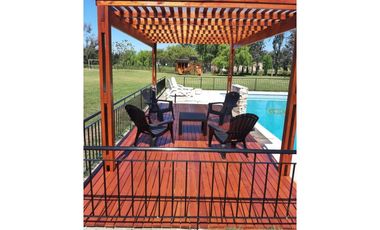 Amplia Casa de Campo en Venta Estancia Las Lilas