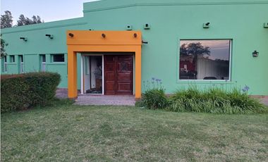 Amplia Casa de Campo en Venta Estancia Las Lilas