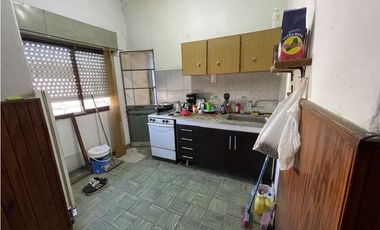CASA DE 3 DORMITORIOS A RECICLAR EN VENTA ZONA SANTA TERESITA
