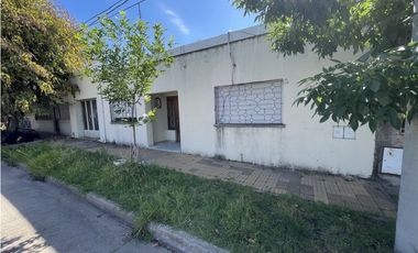 CASA DE 3 DORMITORIOS A RECICLAR EN VENTA ZONA SANTA TERESITA