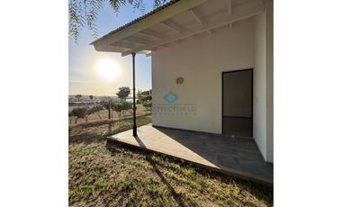 VENTA -CASA 3 DORMITORIOS - COLONIA CAROYA