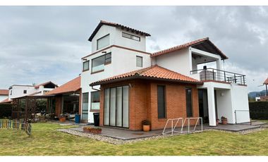 VENTA - Casa Campestre Exclusiva en Cajicá - Con cabaña independiente